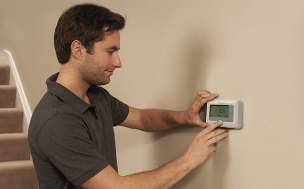 Honeywell unveils intelligent thermostat